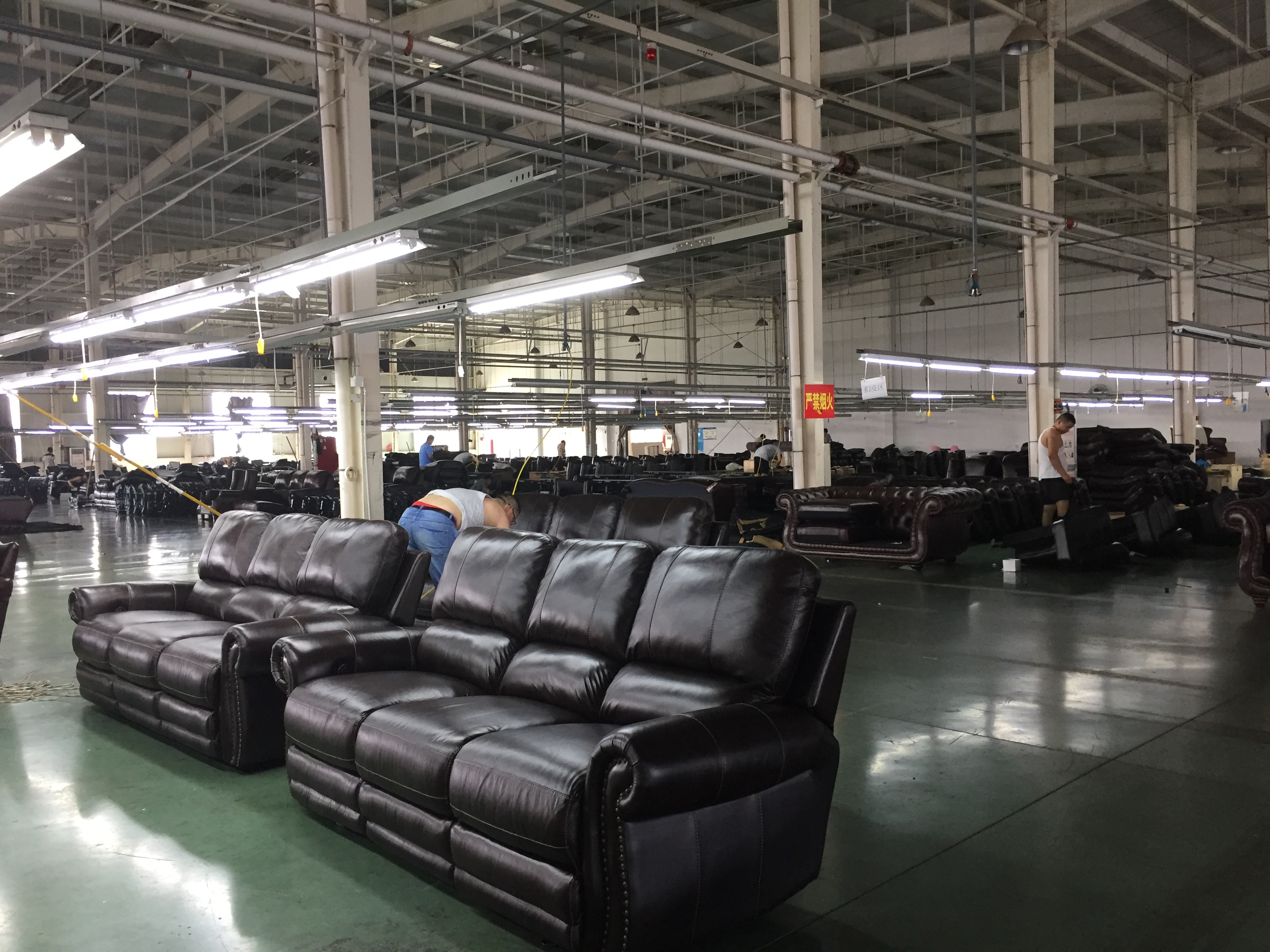 源木智造外貿家具倉儲超市 創新模式引領家具銷售新潮流